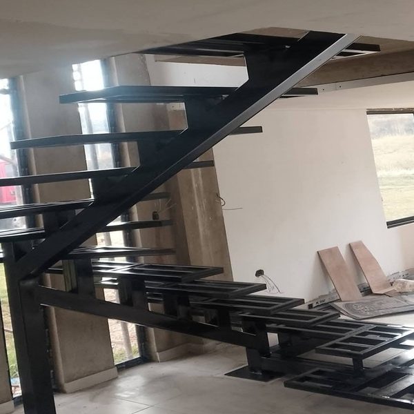Diseño y Construcción de Barandas y escaleras metálicas